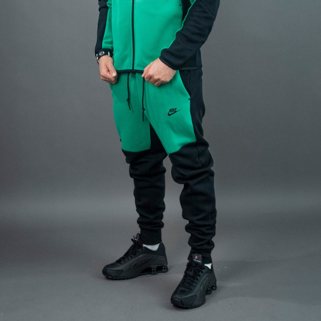 nike tech pantalone