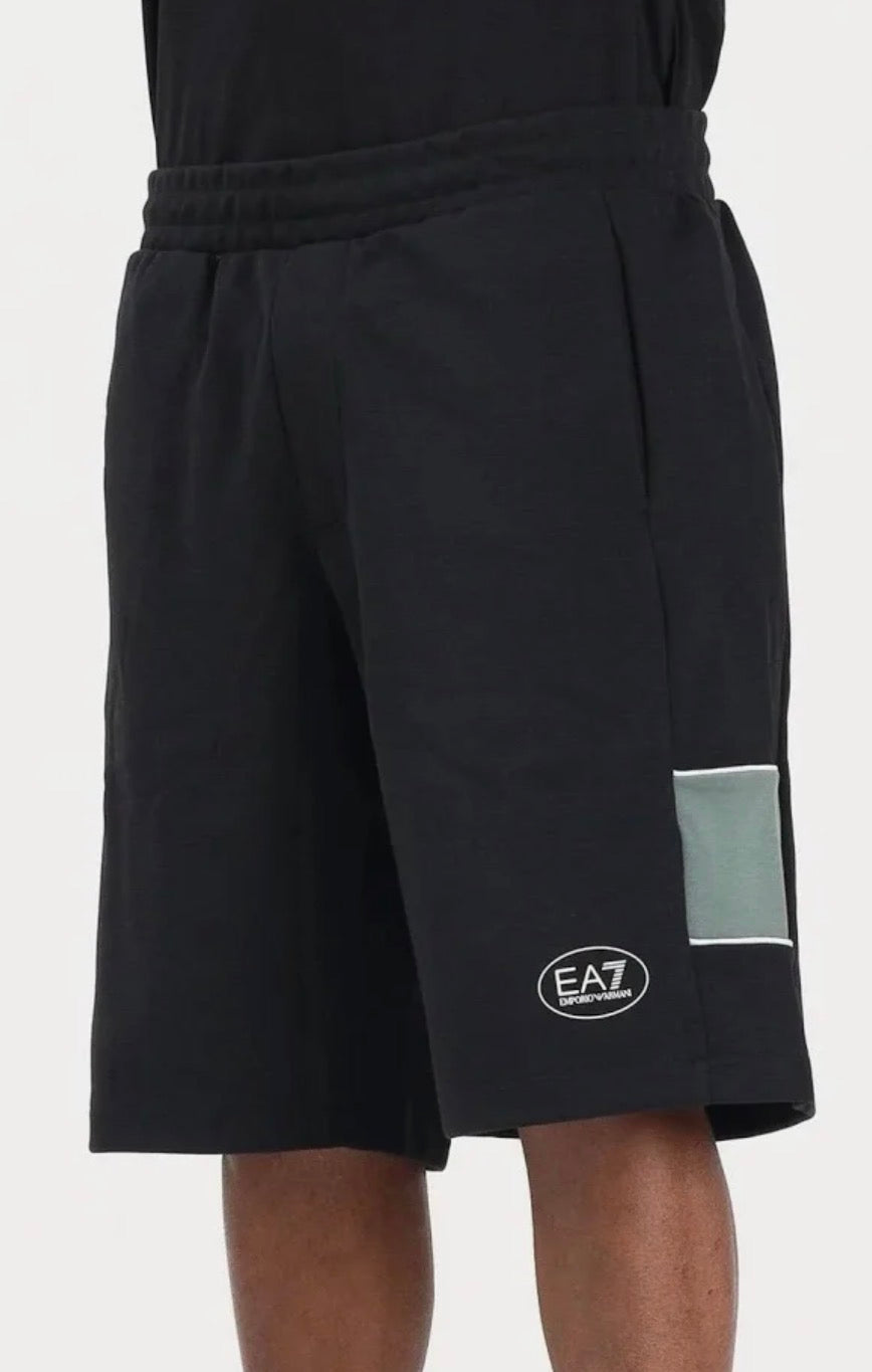 EA7 SHORTS