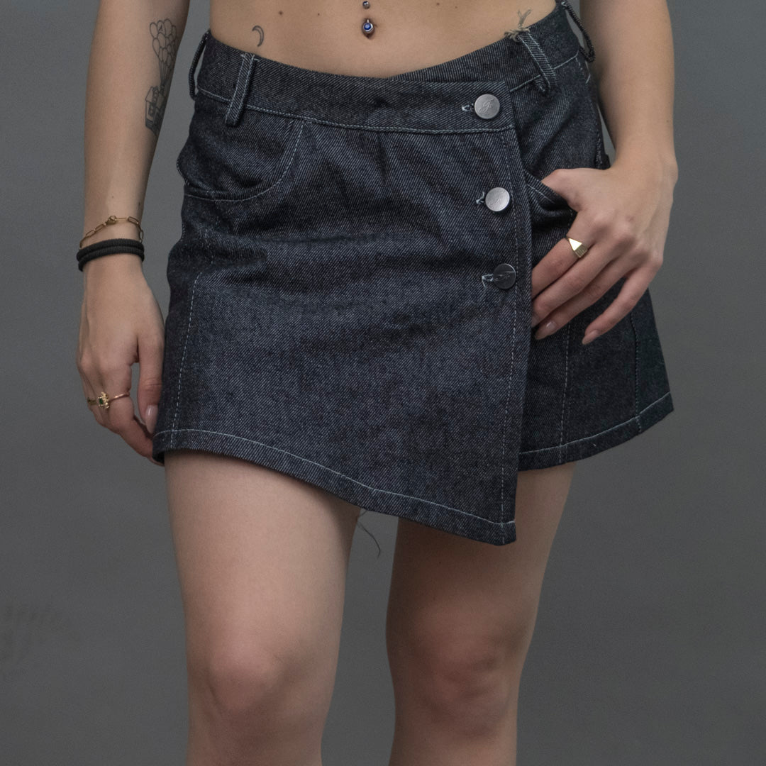 Forward short donna