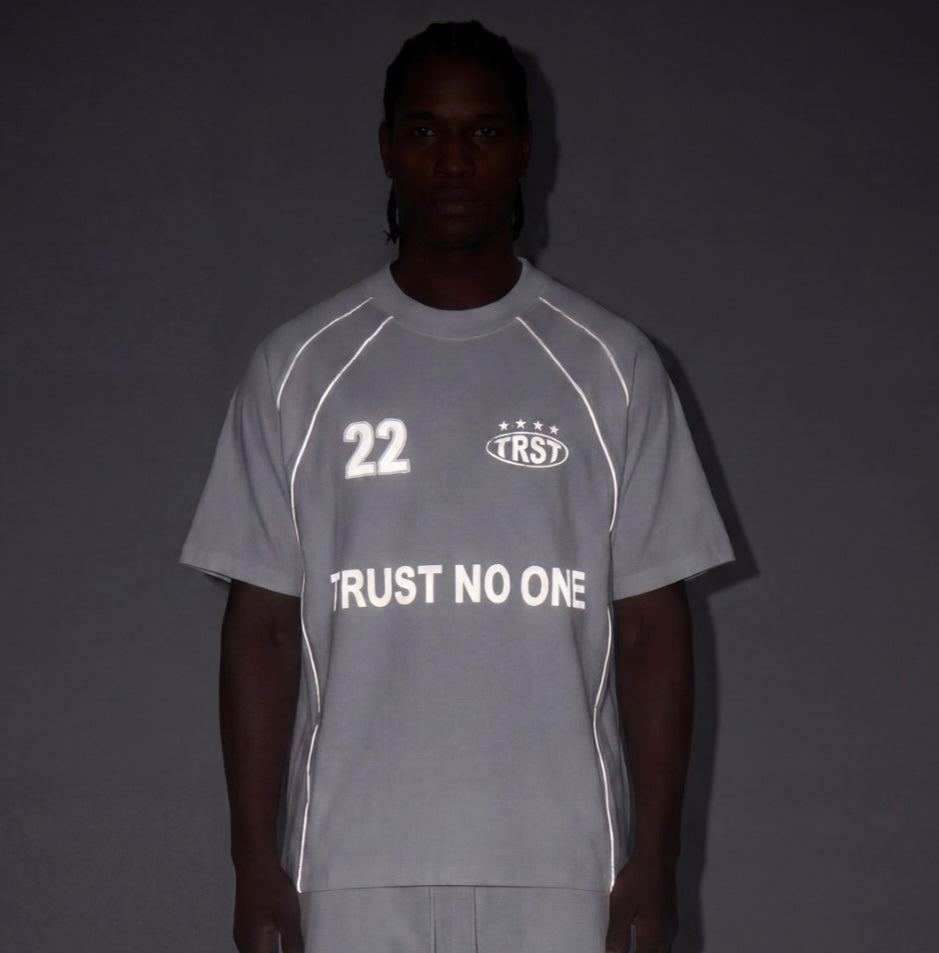 Trust no one t-shirt catarinfrangente