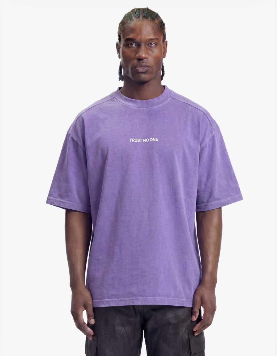 trust no one t-shirt scritta retro
