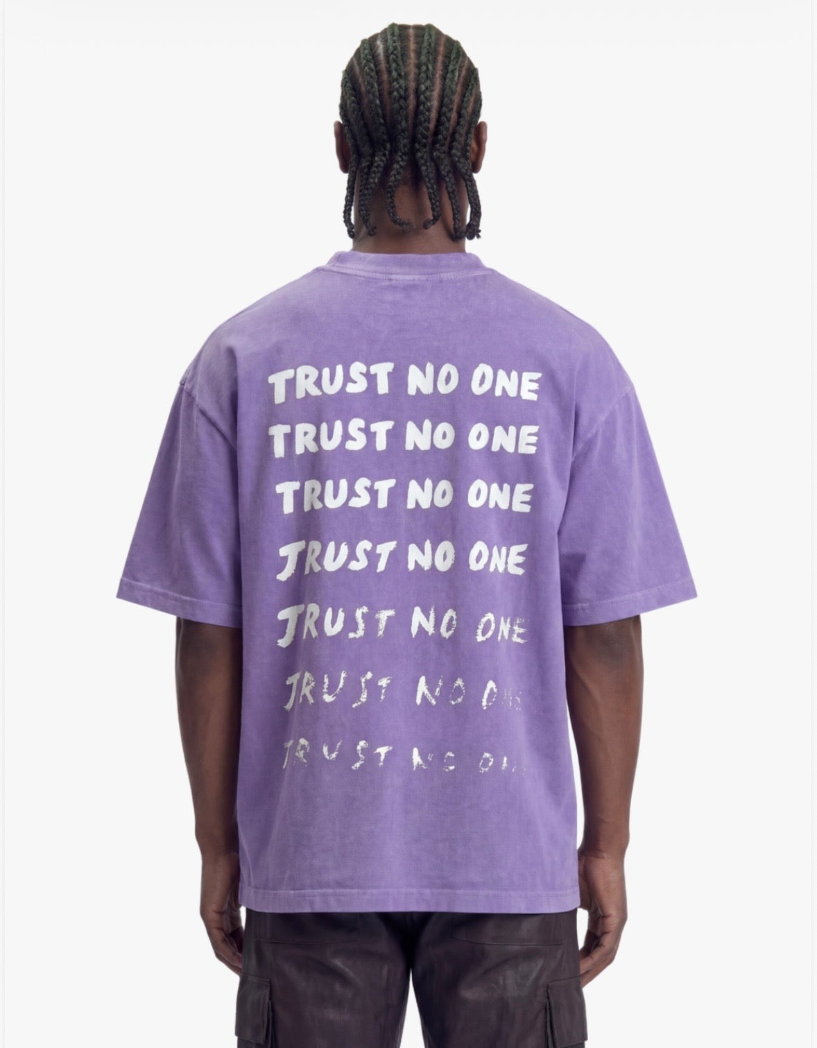 trust no one t-shirt scritta retro